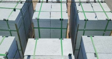 泰安 芝麻白花岗岩5公分地铺石 花岗岩厂家工厂装车日常