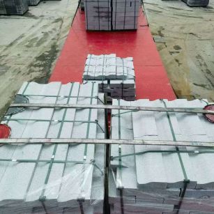 泰安 芝麻白仿形加直形路沿石出货日常