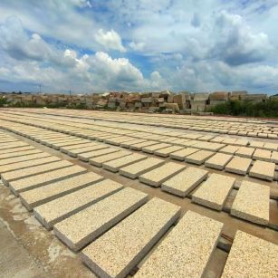 泰安 黄金麻荔枝面花岗岩石材地铺石防护中