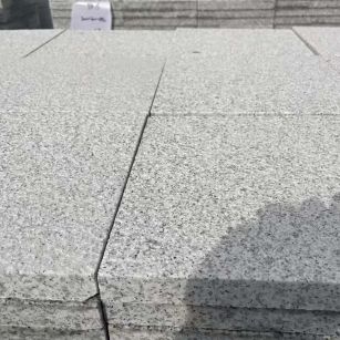 泰安 白麻花岗岩石材推荐 荔枝面地铺石