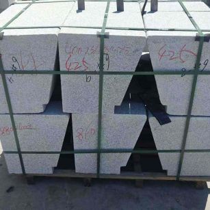 泰安 芝麻白异形坐凳，石凳