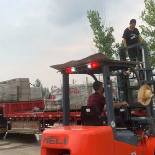 泰安 黄金麻冰裂纹，地铺石装车