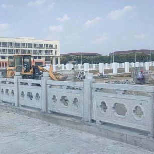 泰安 白麻花岗岩荔枝面河道栏杆