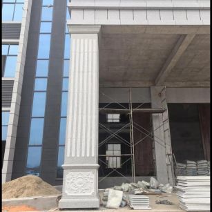 泰安 芝麻白光面花岗岩门楼大柱（罗马柱）配雕花底座