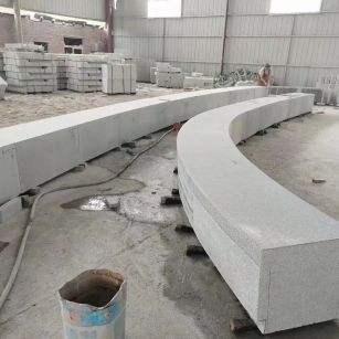 泰安芝麻白花岗岩石板材 园林光面弧形坐凳