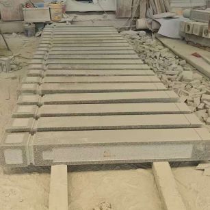 泰安 芝麻白异形加工雕刻-栏杆大柱，方柱