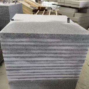 泰安 芝麻白5公分火烧地铺成品，900*400，规格可定制