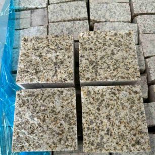 泰安 黄金麻花岗岩自然面小方块，弹石，马蹄石等