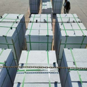 泰安 芝麻白花岗岩5公分地铺石 花岗岩厂家工厂装车日常