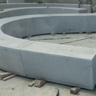 泰安 芝麻白花岗岩光面弧形坐凳