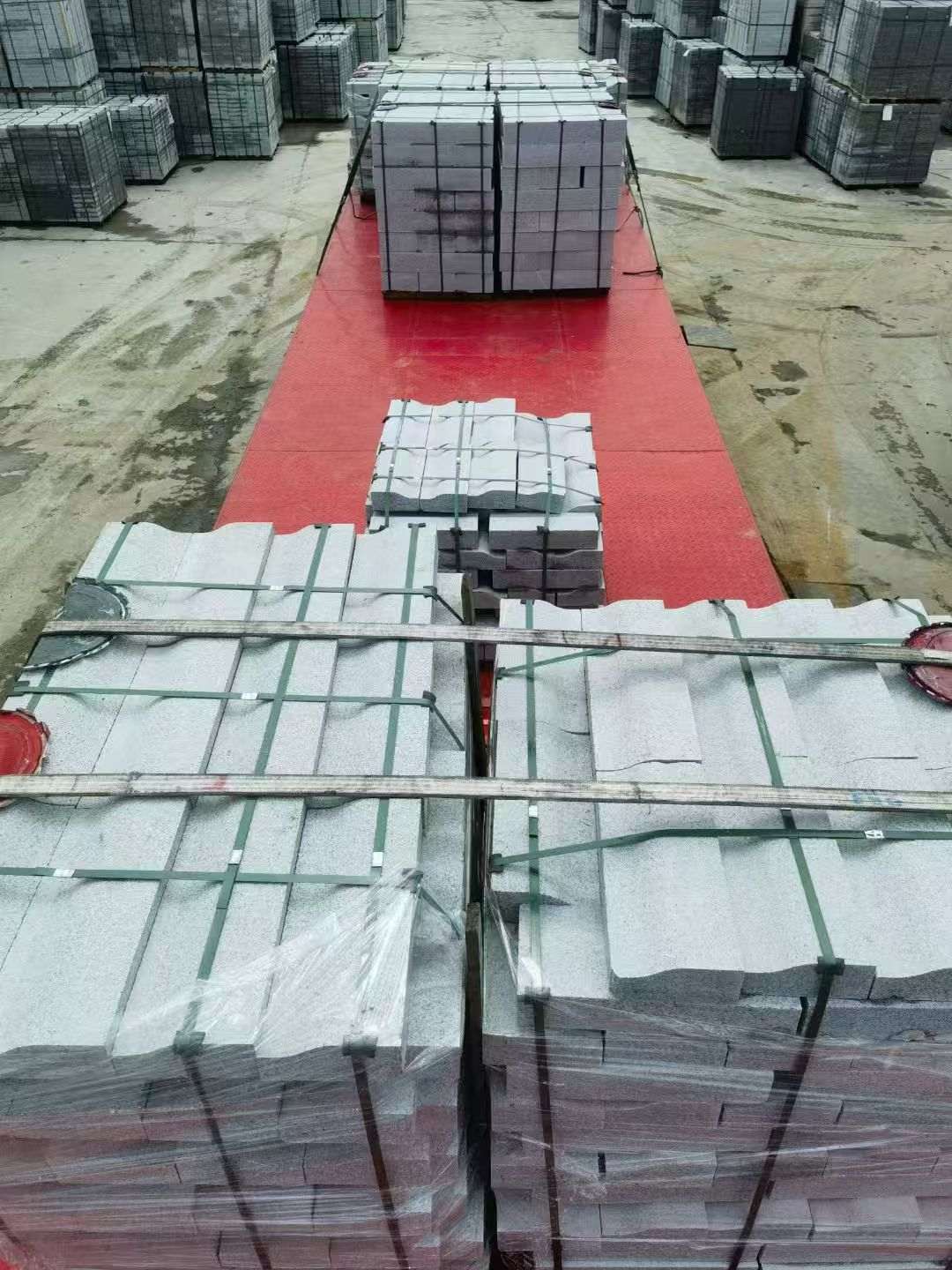 泰安 芝麻白仿形加直形路沿石出货日常