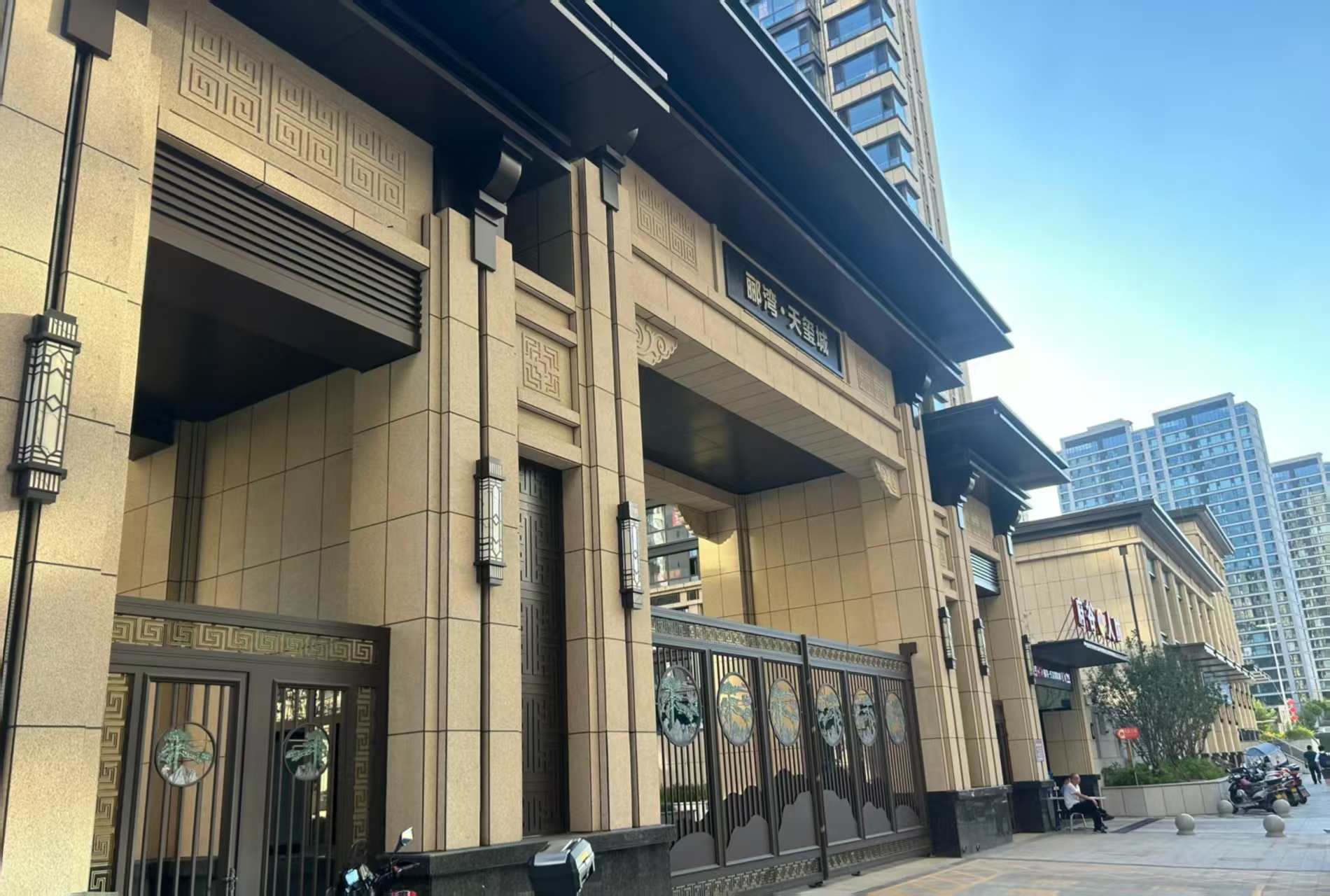 泰安 黄金麻花岗岩荔枝面小区门楼外墙干挂