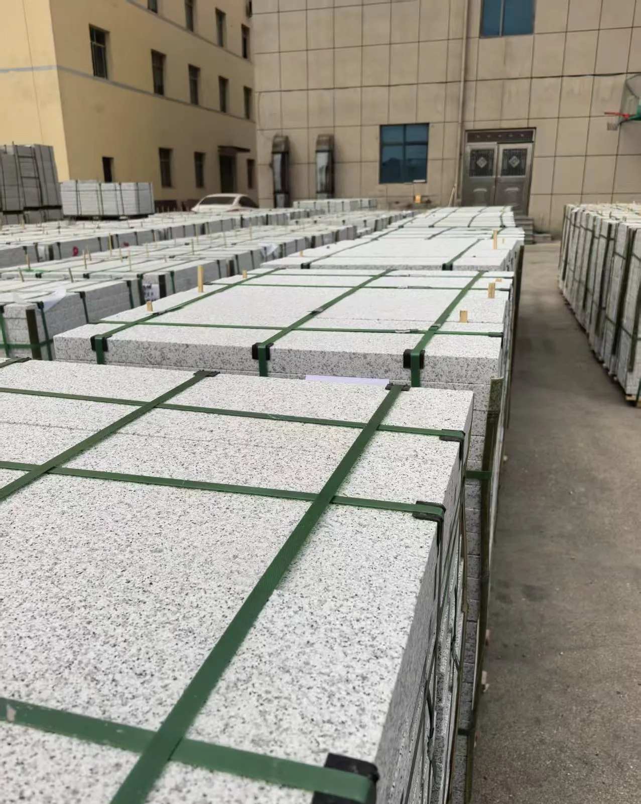 泰安 白麻花岗岩5.0公分荔枝面地铺石