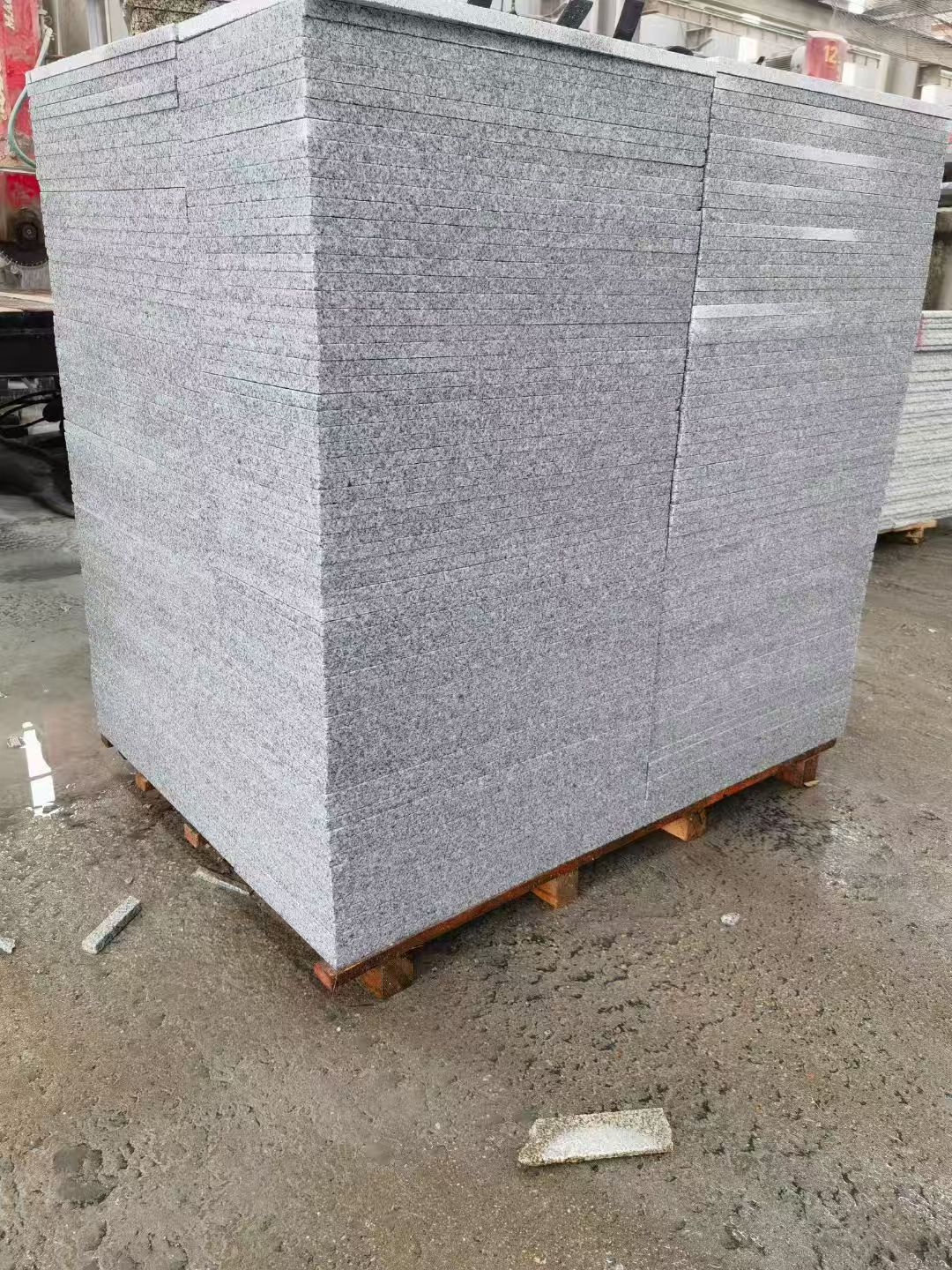 泰安 芝麻白火烧面1.8厚300*600地铺石，尺寸标准，厚薄均匀