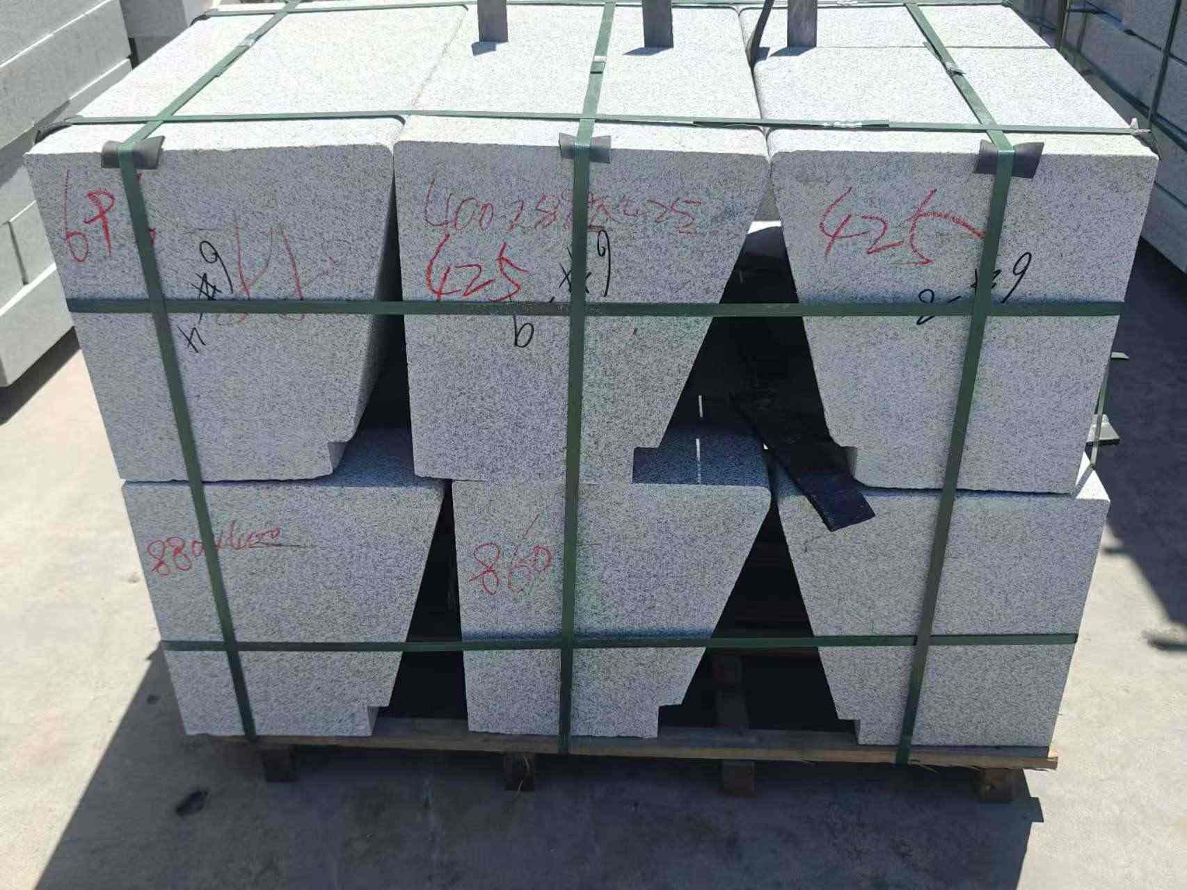 泰安 芝麻白异形坐凳，石凳