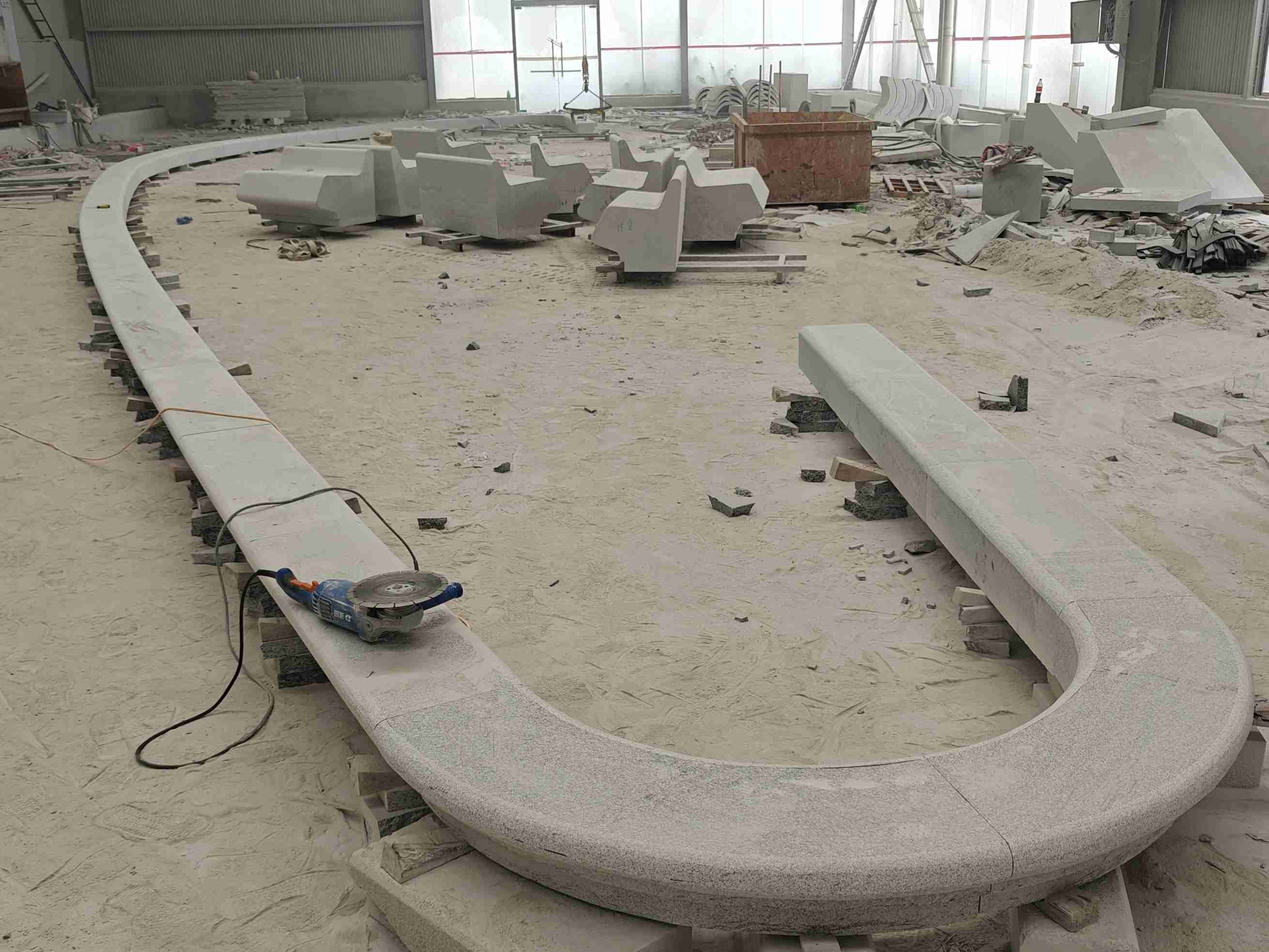 泰安 芝麻白花岗岩弧形花坛石，坐凳石