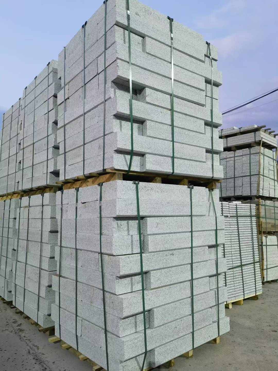 泰安 芝麻白花岗岩路沿石，路缘石，路肩石，道牙，立缘石，马路牙子，街沿石，侧石等