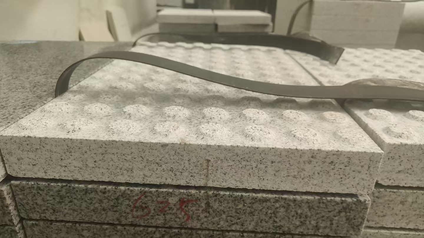 泰安 芝麻白花岗岩6.0公分荔枝面五轴加工雕刻盲点