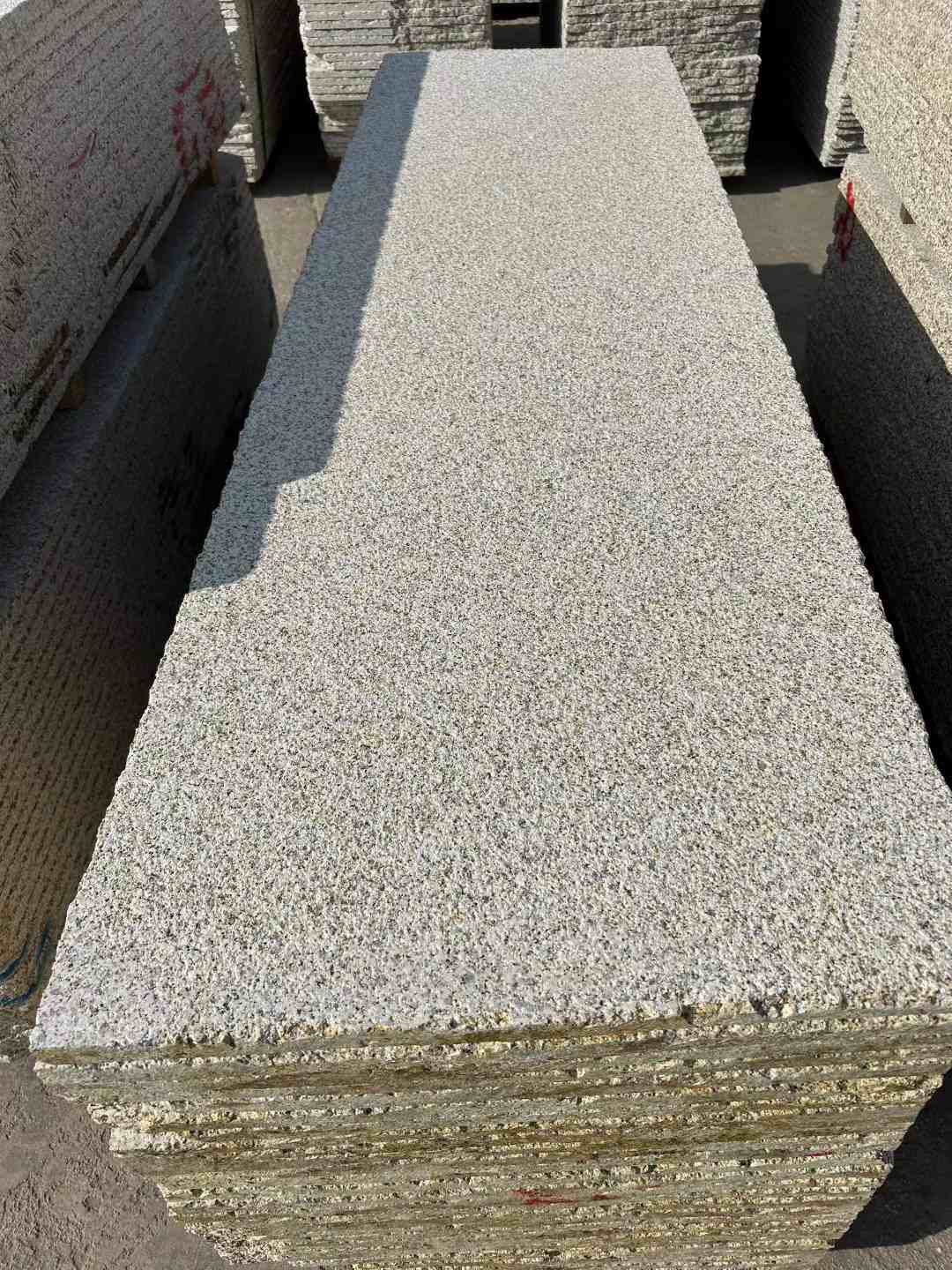 泰安 黄金麻花岗岩荔枝面毛板，半成品