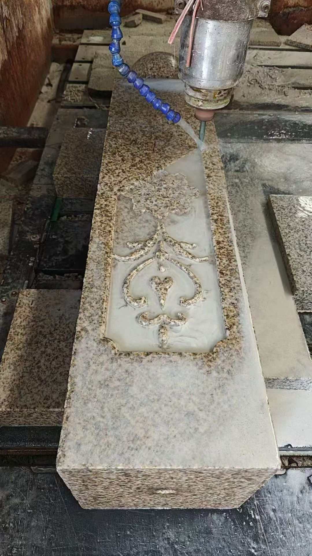 泰安 黄金麻花岗岩异形加工雕刻栏杆大柱