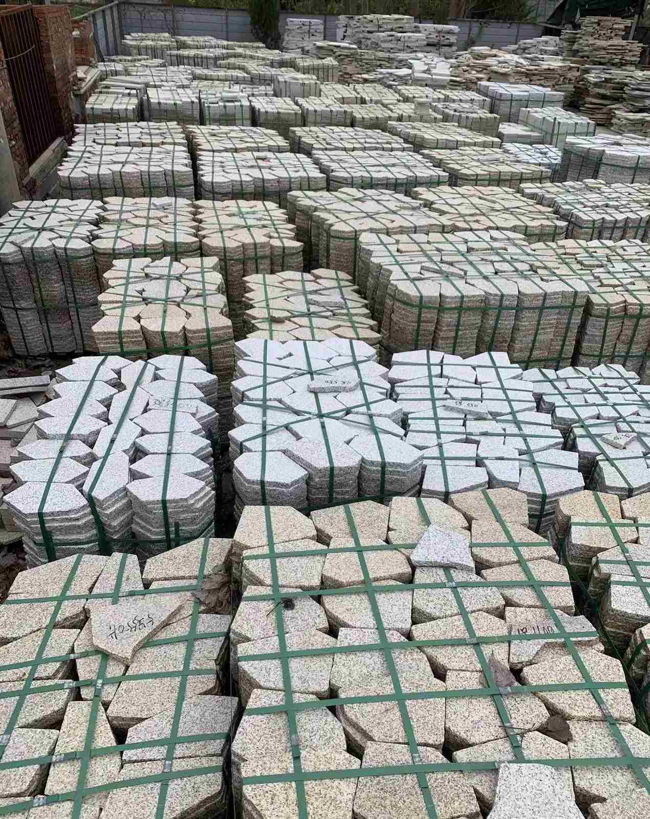 泰安 黄金麻白麻花岗岩荔枝面地铺石(冰裂纹)