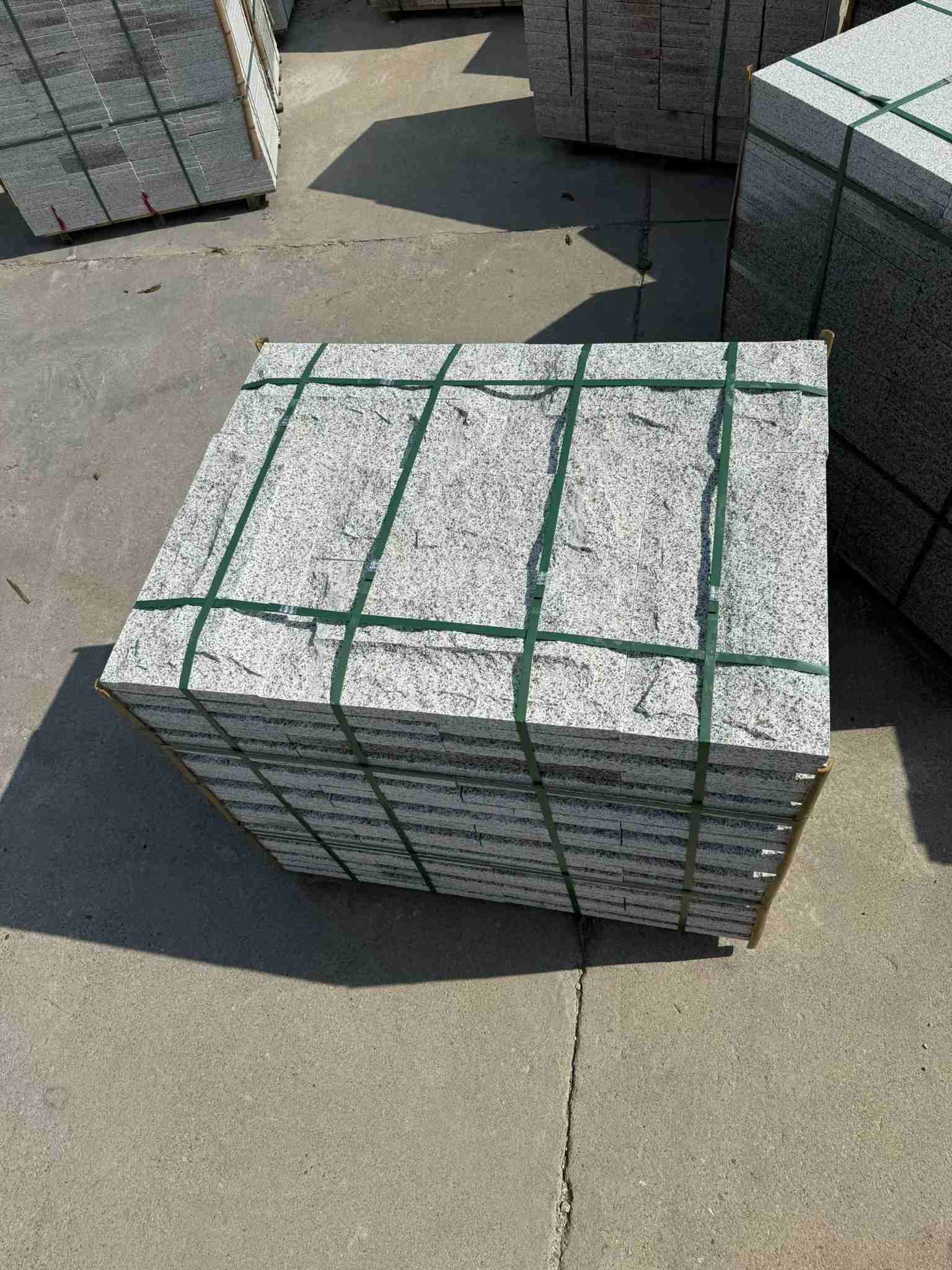 泰安 白麻花岗岩石材自然面蘑菇石成品