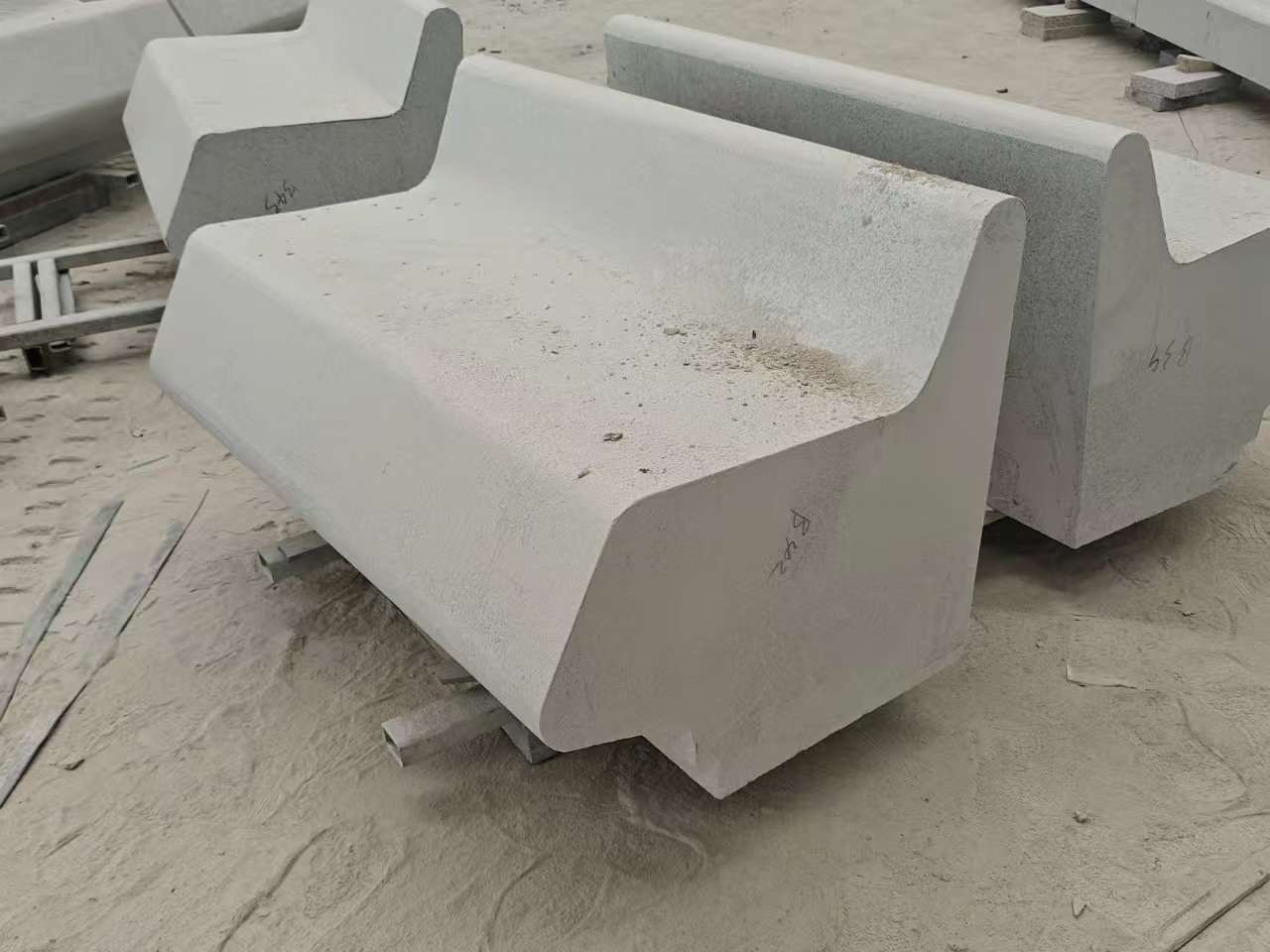 泰安 芝麻白花岗岩异形坐凳，石凳