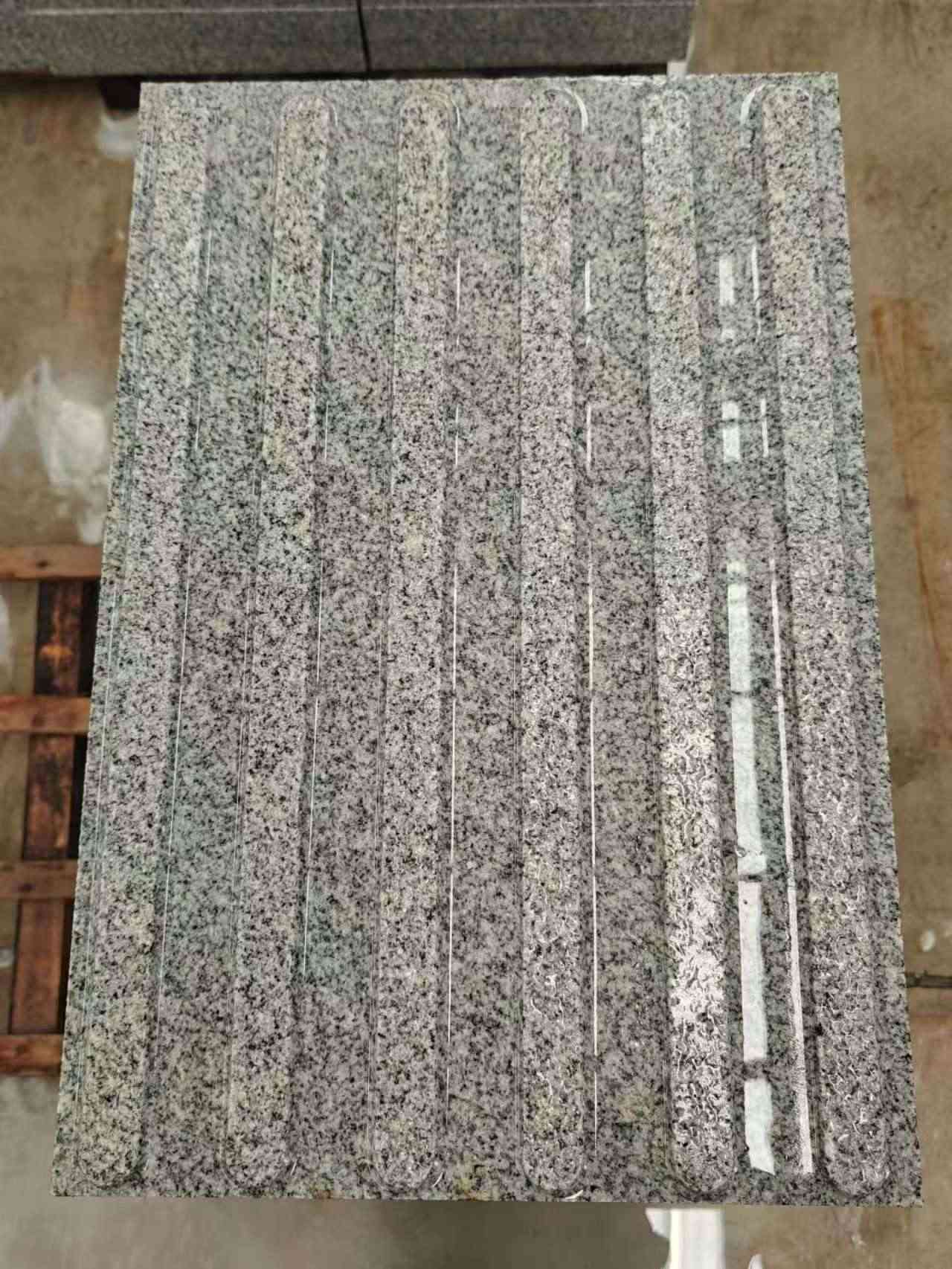 泰安 芝麻白花岗岩荔枝面雕刻盲道，盲条