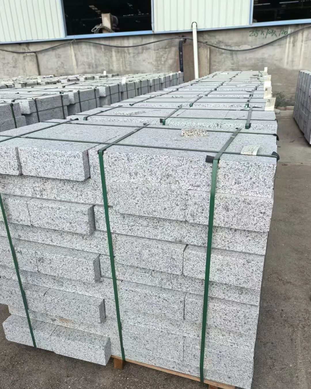 泰安 白麻花岗岩路沿石，弧形路沿石，道牙石，马路牙子，界石，路缘石，平沿石，直岩石，平缘石等