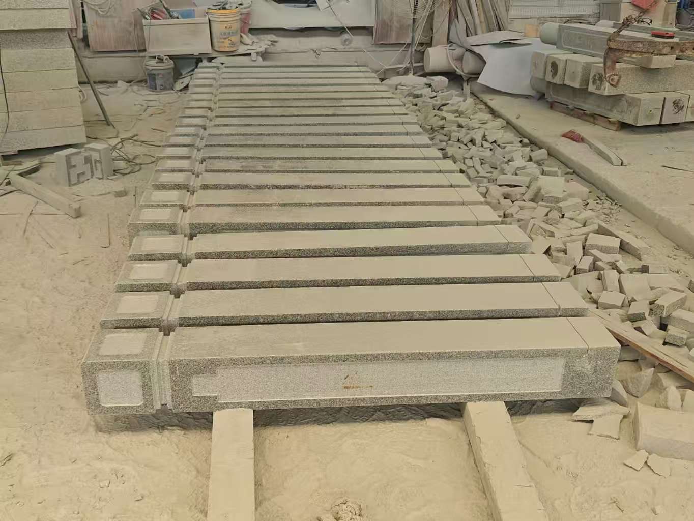 泰安 芝麻白异形加工雕刻-栏杆大柱，方柱