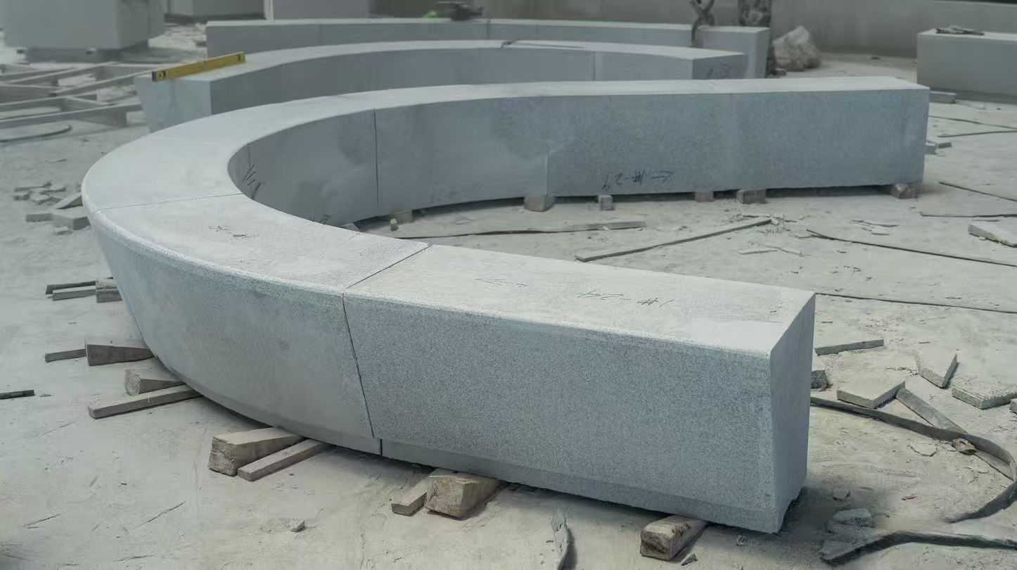 泰安 芝麻白花岗岩光面弧形坐凳