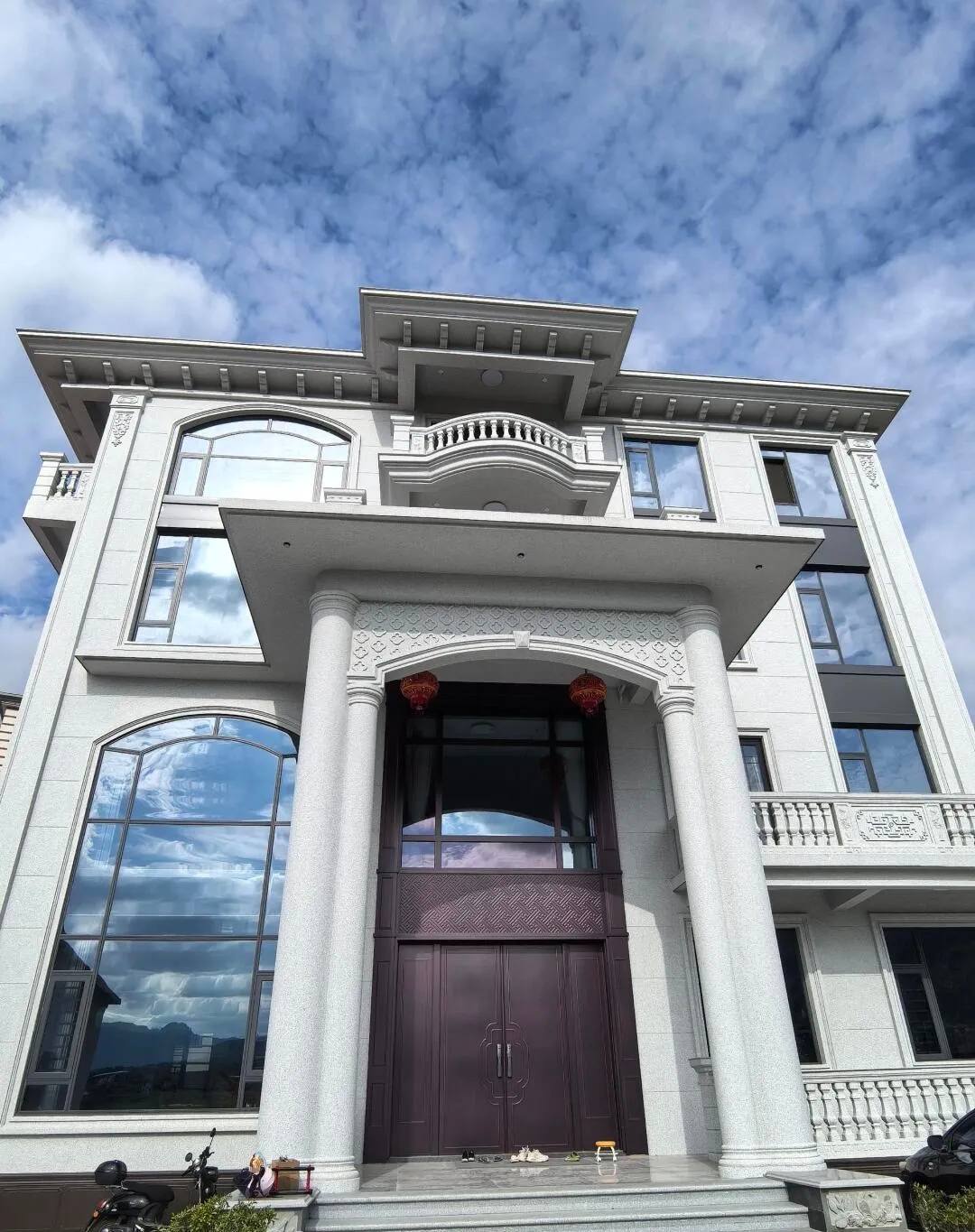 泰安白麻别墅外墙干挂石材效果示例