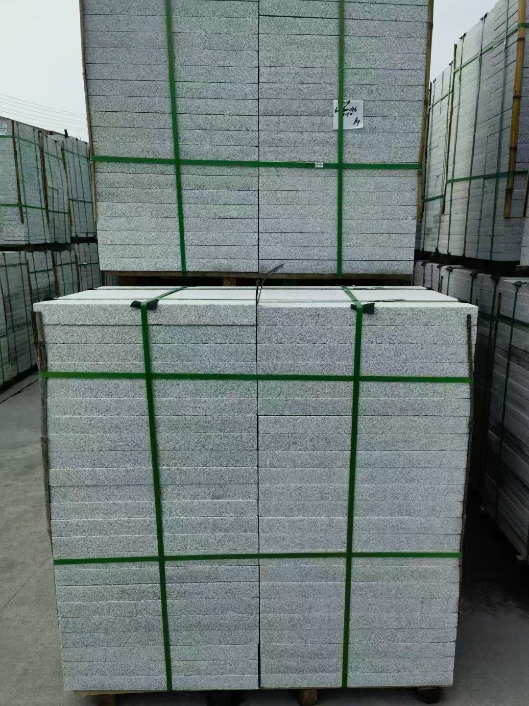 泰安 芝麻白火烧，园林广场市政工程地铺石，1.8~5.0厚均有现货