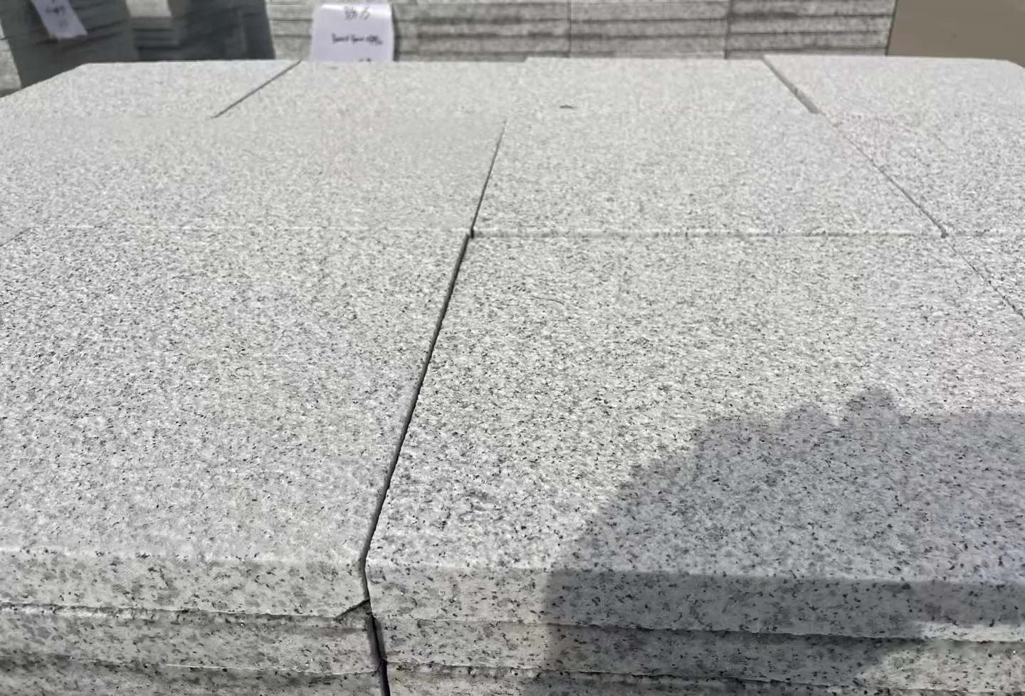 泰安 白麻花岗岩石材推荐 荔枝面地铺石