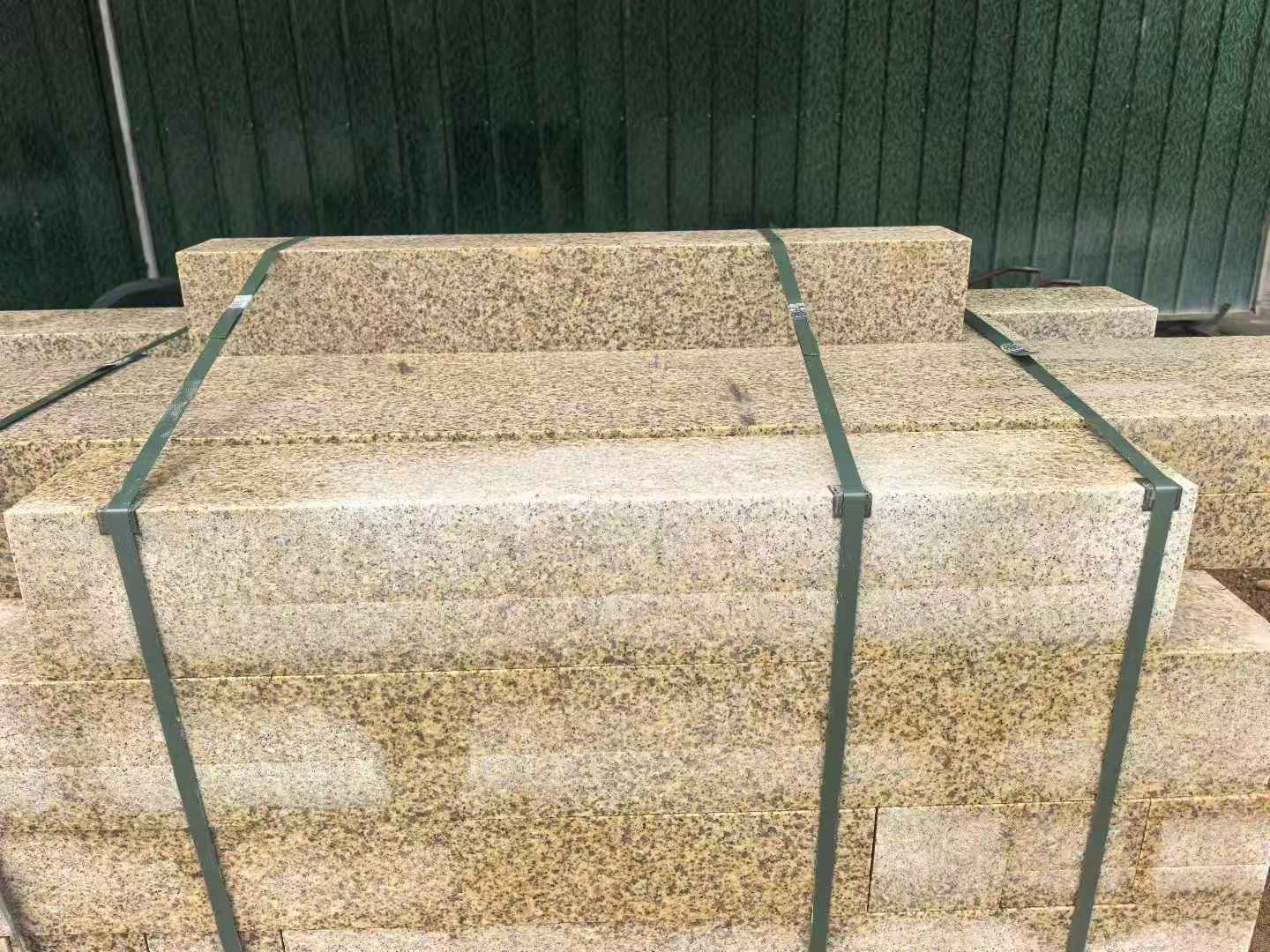 泰安 黄金麻花岗岩石材机切面栏杆料半成品