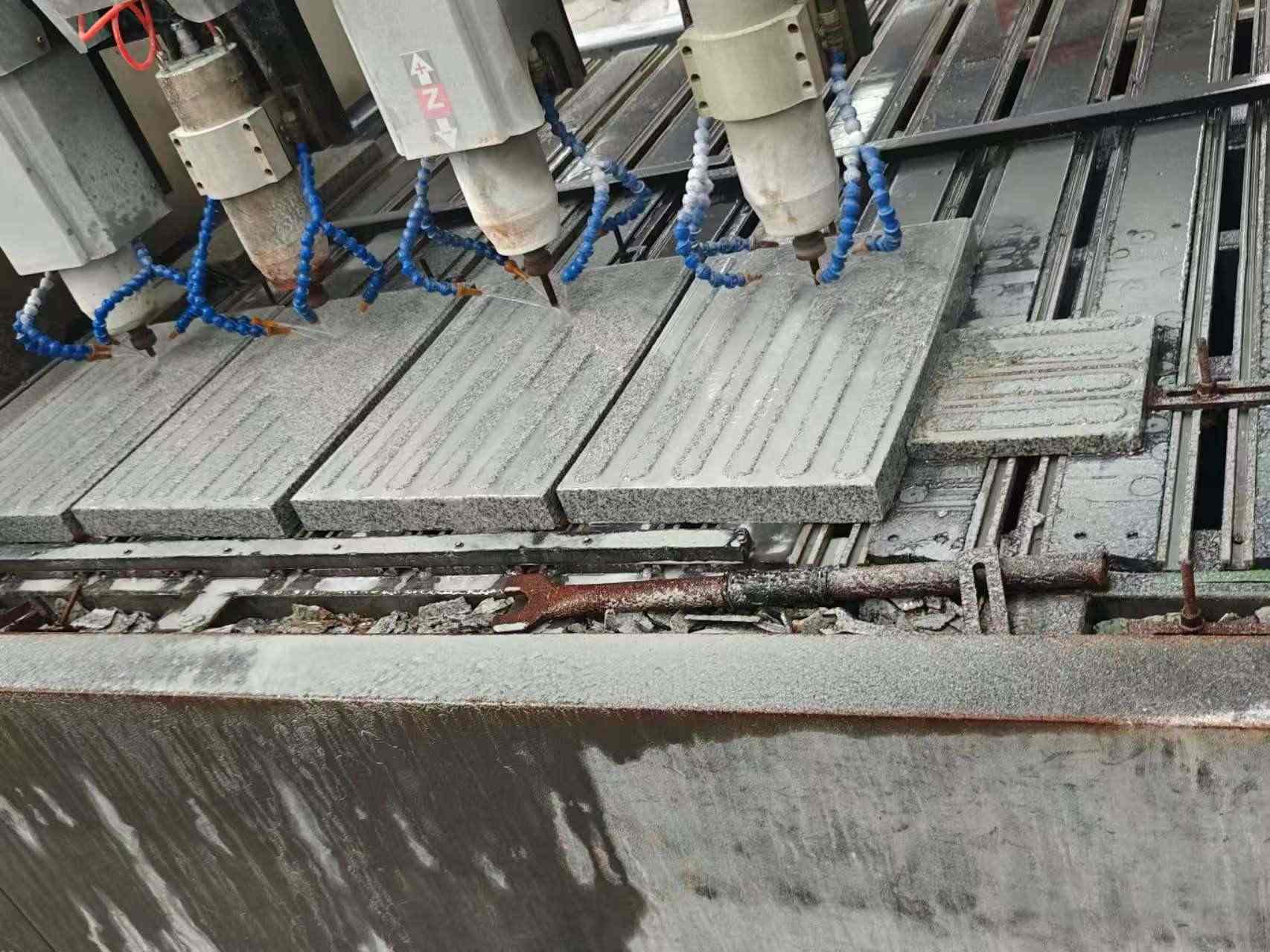 泰安 芝麻白花岗岩荔枝面盲道雕刻