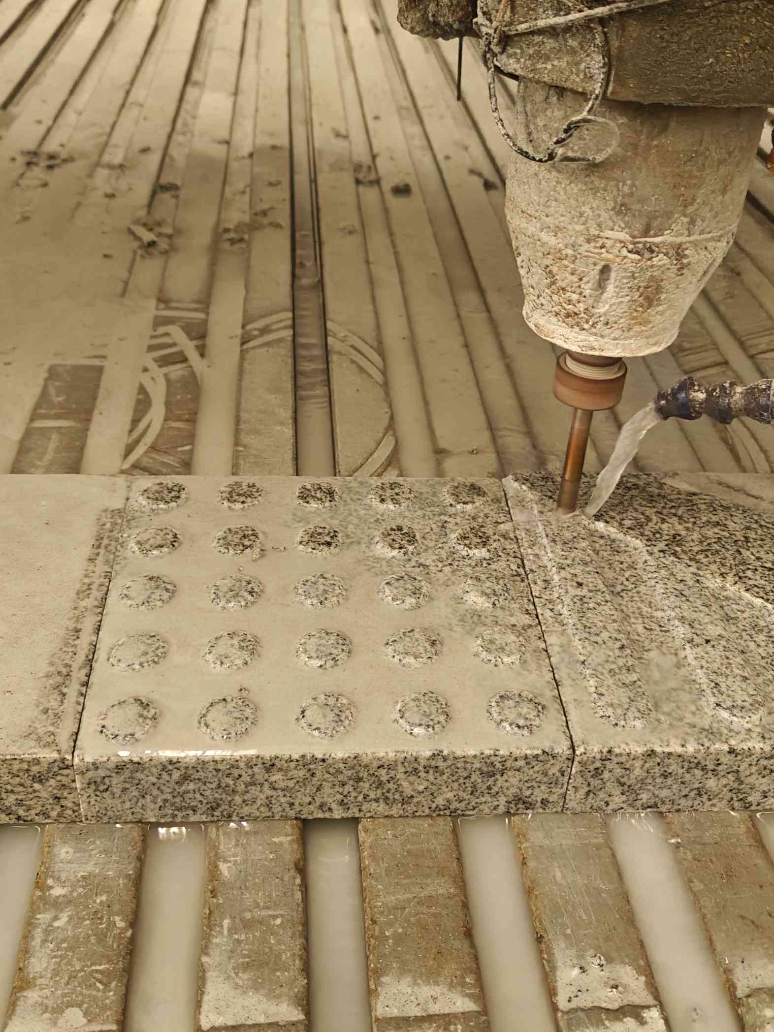 泰安 芝麻白花岗岩石材盲人石、盲道石、盲点石