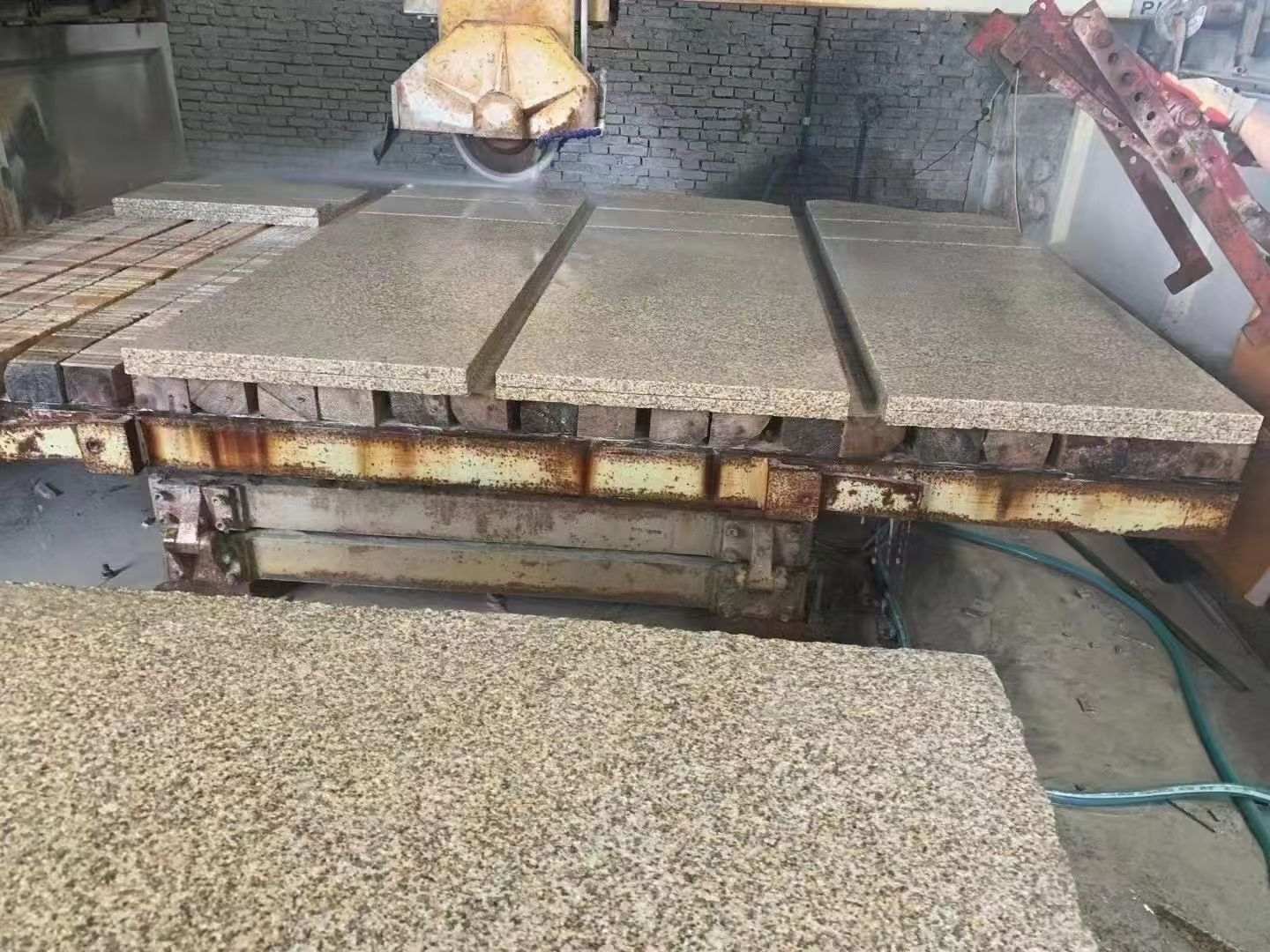 泰安 黄金麻荔枝面成品板加工