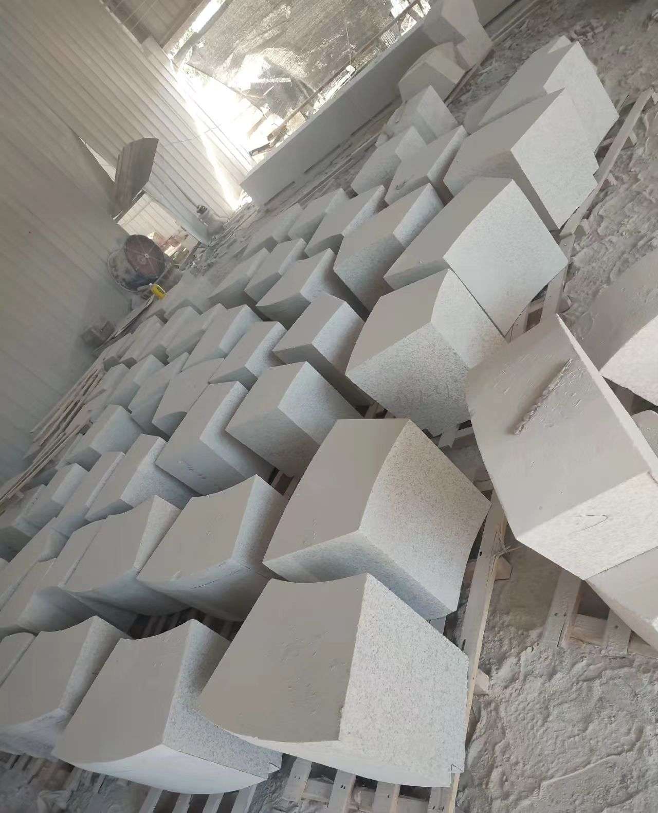 泰安 白麻花岗岩异形坐凳