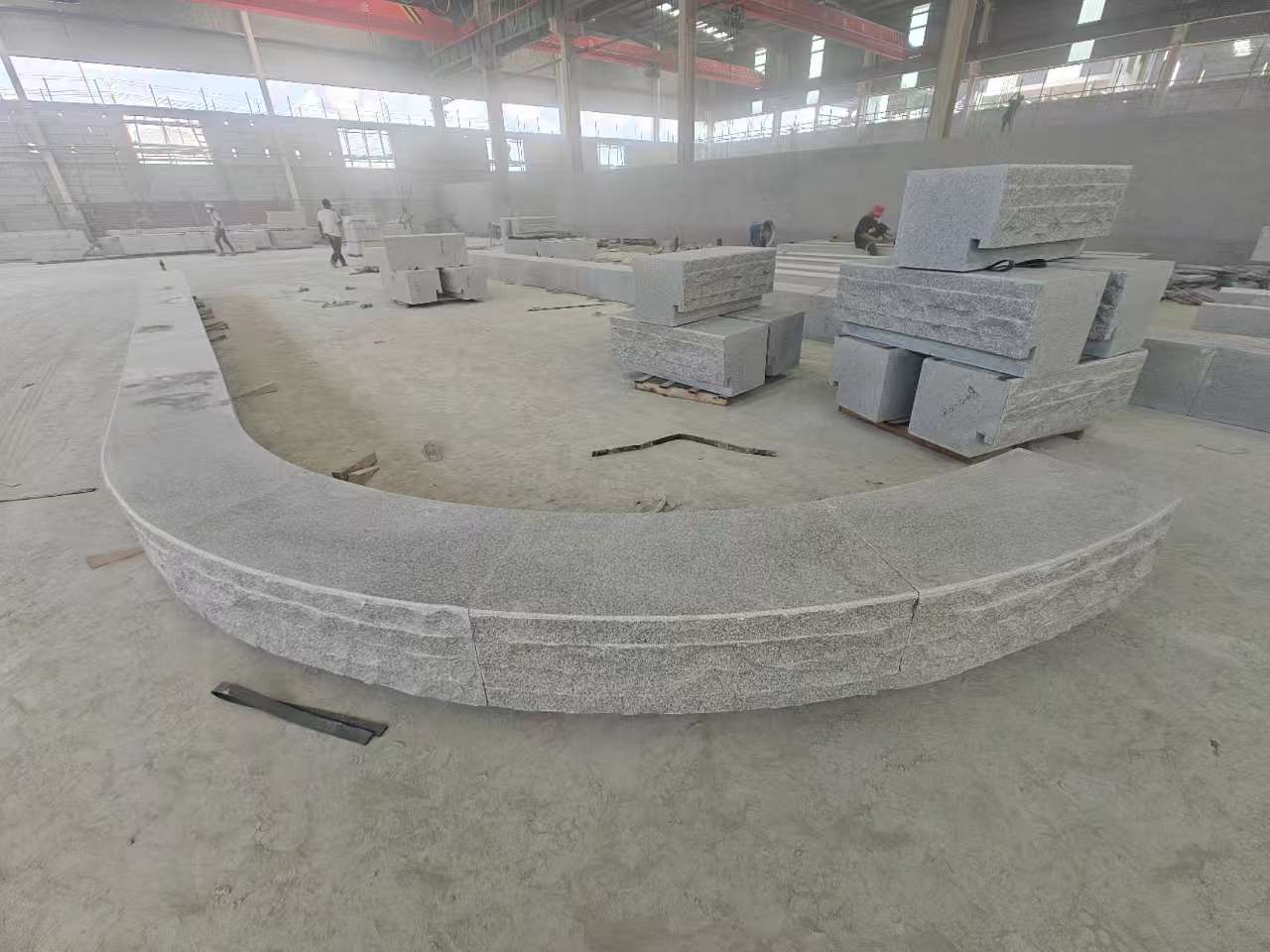 泰安 芝麻白异形坐凳，自然面光面弧形加工